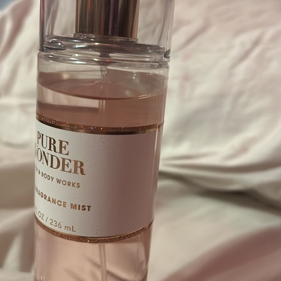 Bath and Body Works Pure Wonder mist - Picture 2 of 2